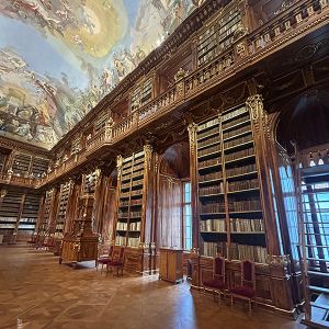 strahov-bibliothek-2C639EBE9-2F78-D5AB-D9FD-4C6799304C6D.jpg